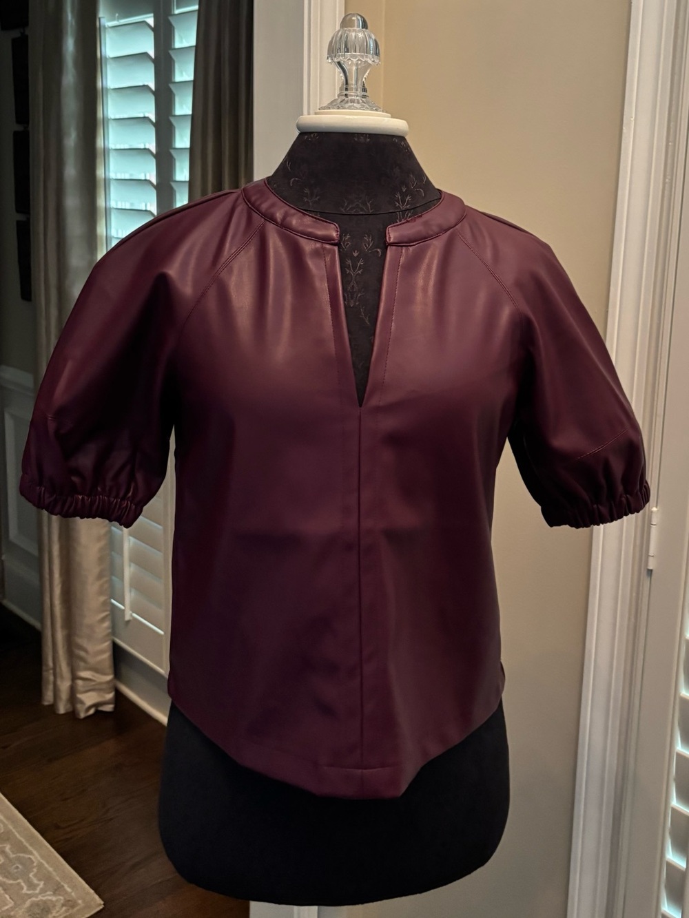 NWT STEVE MADDEN WOMEN'S FAUX LEATHER PUFF SLEEVE BLOUSE- BURGUNDY- X-SMALL